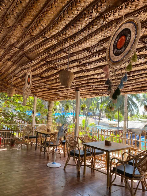 Ton‘s Café & Staycation