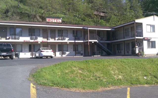 White Pine Motel