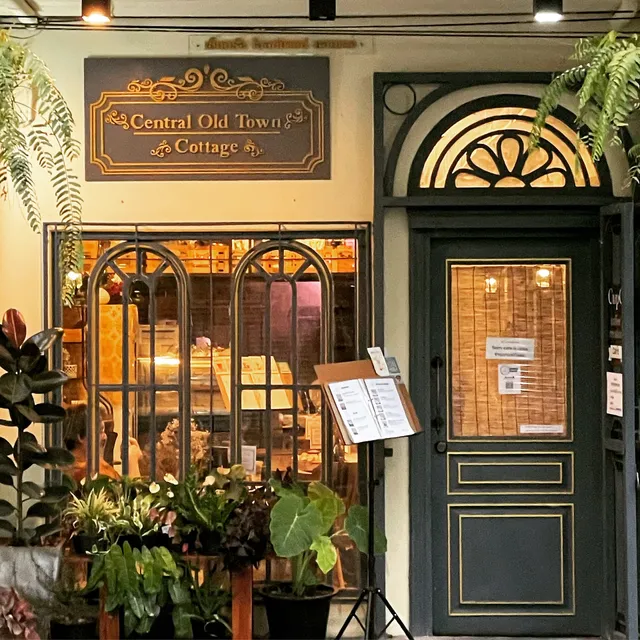 Central Old Town Cottage