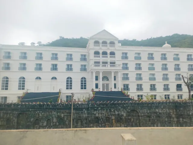 BROTHERS GUEST HOUSE & RESTAURANT