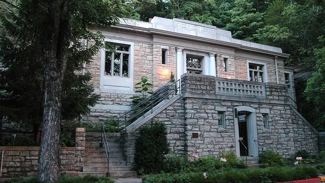 Eureka Springs Carnegie Public Library