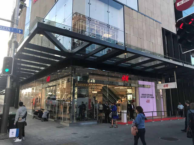 H&M