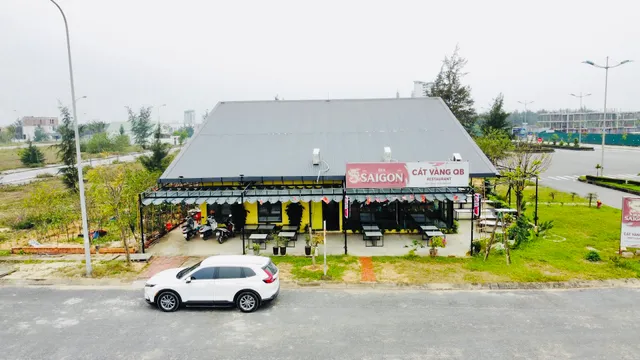 Nhà Hàng Cát Vàng