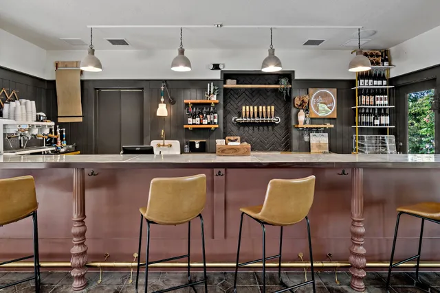 Peri Social House : Bar ~ Coffee ~ Boutique Hotel