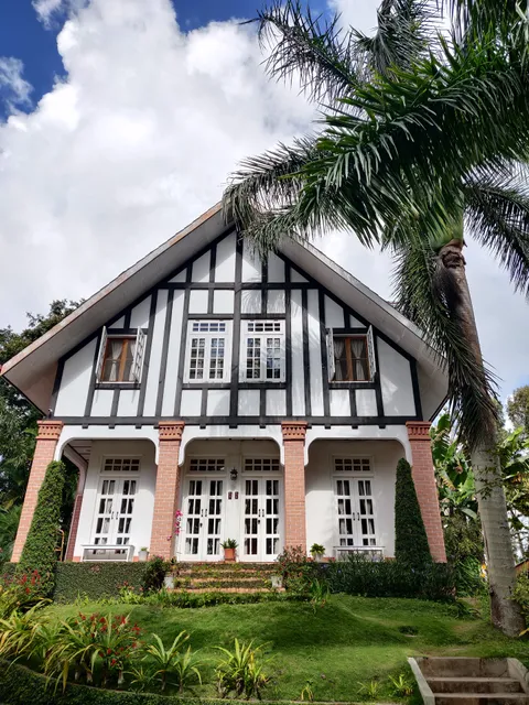 Hillock & Honeymoon Villa - Bed & Breakfast