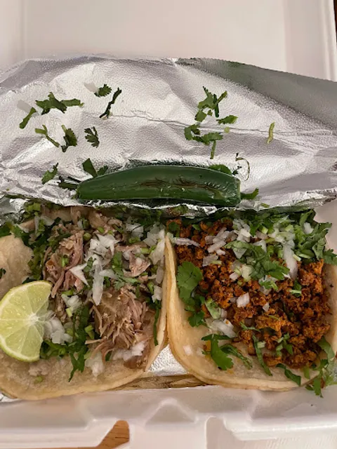 Tacos El Oso comida Mexicans