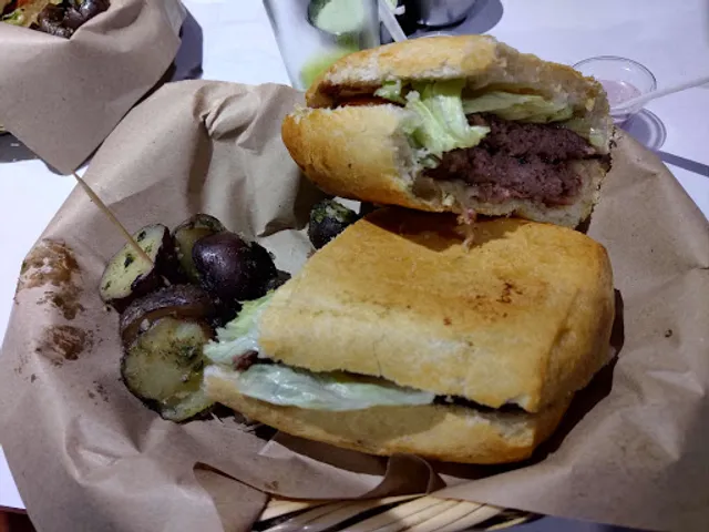 A Lo Peruano - Sanguches a la Parrilla