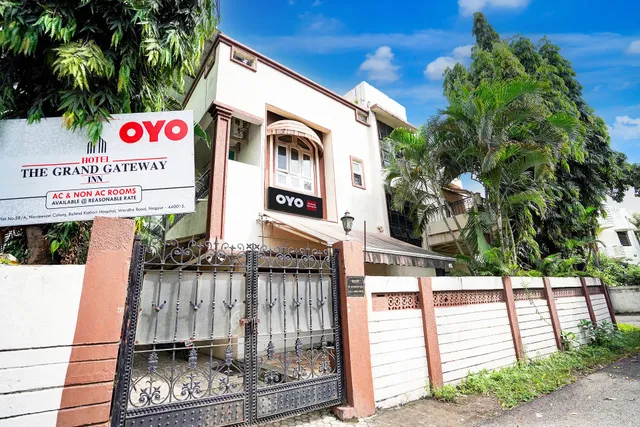 Hotel The Grand Gateway Inn