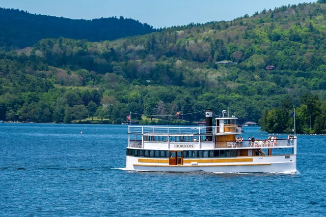 Lac Du Saint Sacrement Cruise