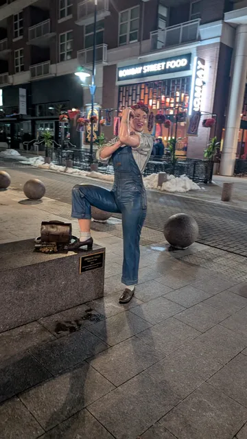 Rosie the Riveter Statue