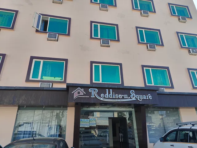 Hotel Reddison Square Katra