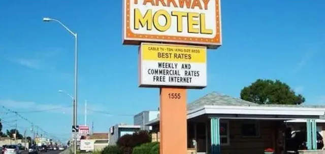 Parkway Motel