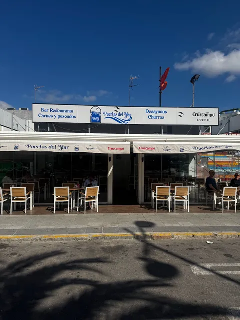 Puertas del Mar / Restaurante (horario de cocina ininterrumpido) / Desayunos / Cócteles / Comida y bebida para llevar