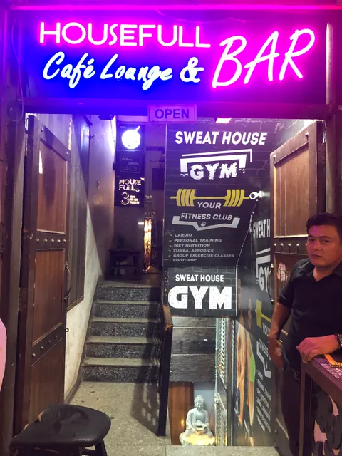 Housefull Cafe Lounge