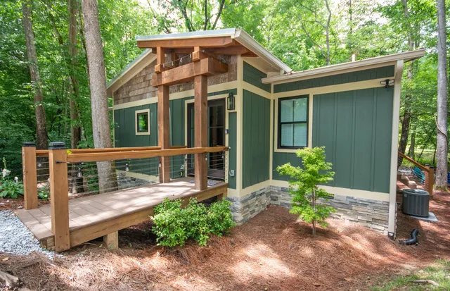 Treehouse Hollow and Cabin Rentals