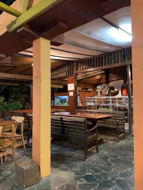 Rumah Makan Chez Mama Cilacap