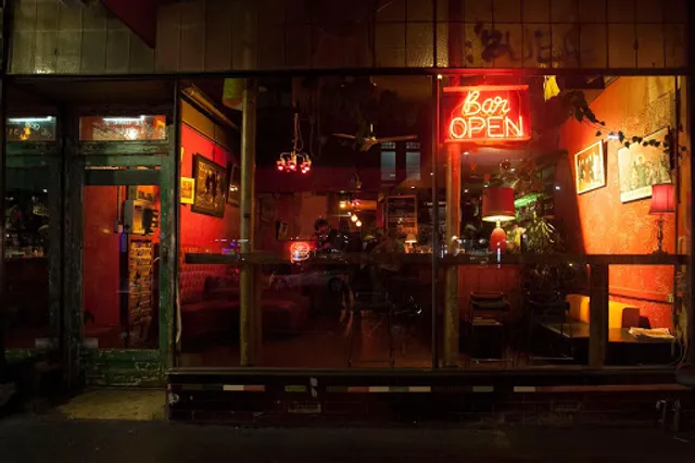 Bar Open