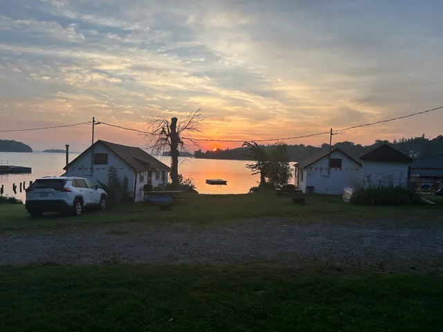 Plank Road Cottages & Marina
