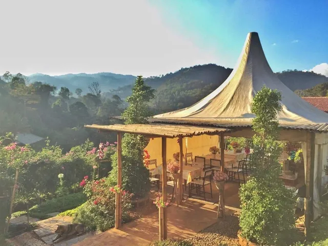 Flora Hill Pong Yaeng Resort