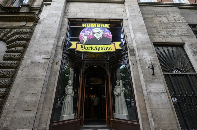 Humbák Borkápolna Budapest