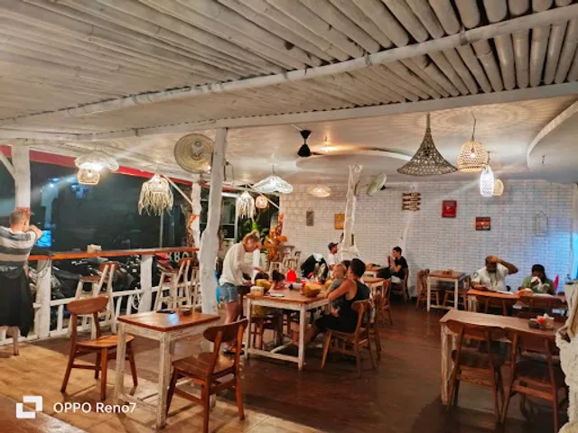 Indi Warung Lembongan Bar & Grill