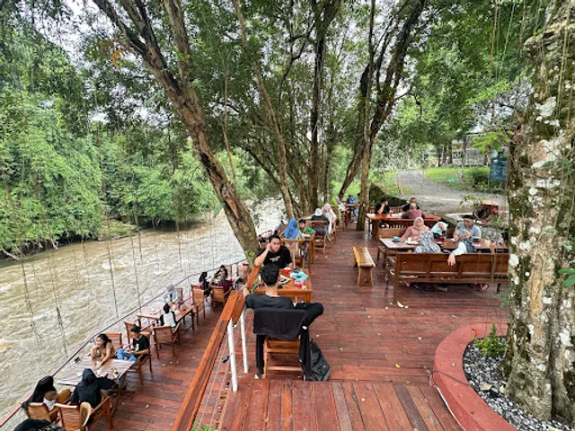 Puunee Wild River Restaurant