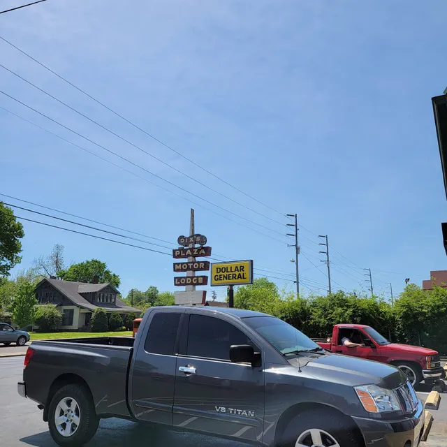 Dix's Plaza Motor Lodge