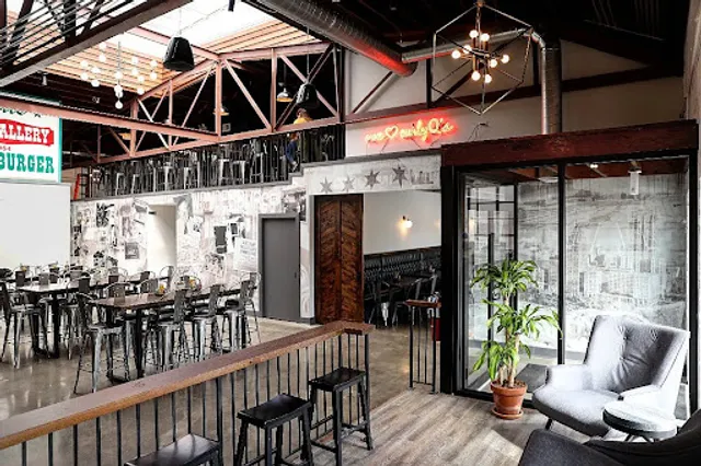 Grant's Wonderburger Grill & Gallery