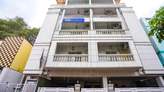 FabHotel The Kings Suites