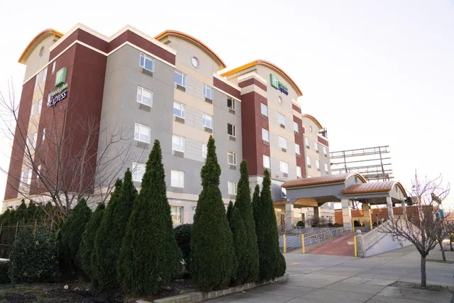Holiday Inn Express Queens - Maspeth by IHG