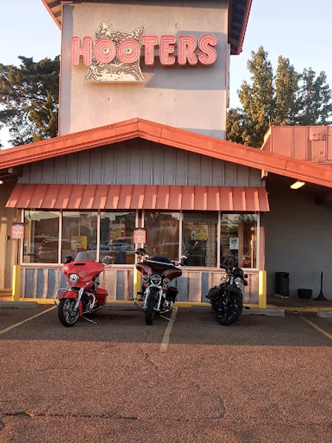 Hooters