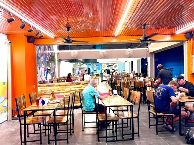 ร้านอาหาร ตี๋เล็กอิ่มอร่อย สาขา พัทยาใต้ : Little Brother Thai Restaurant- South Pattaya