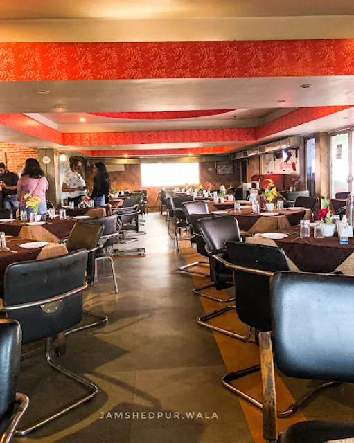 BLOOM BAR & RESTAURANT