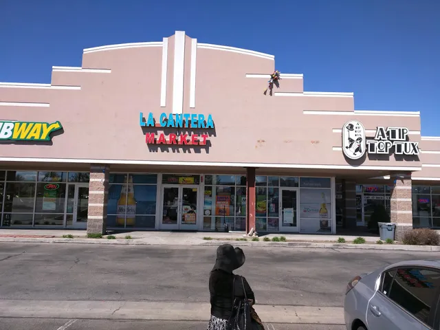 La Cantera Market