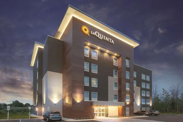 La Quinta Inn & Suites by Wyndham Buffalo Amherst