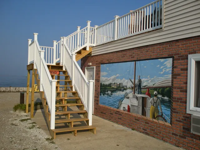 Lowes Wharf Marina Inn