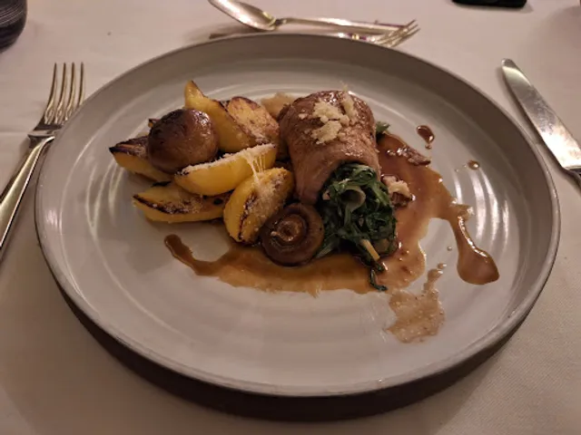 Salon - Restaurant & Atelier