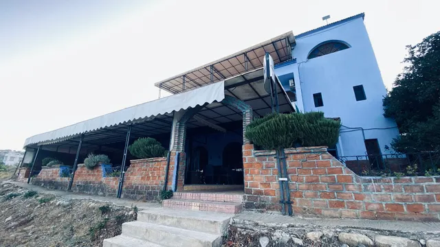 Touraghine Hotel & Cafe