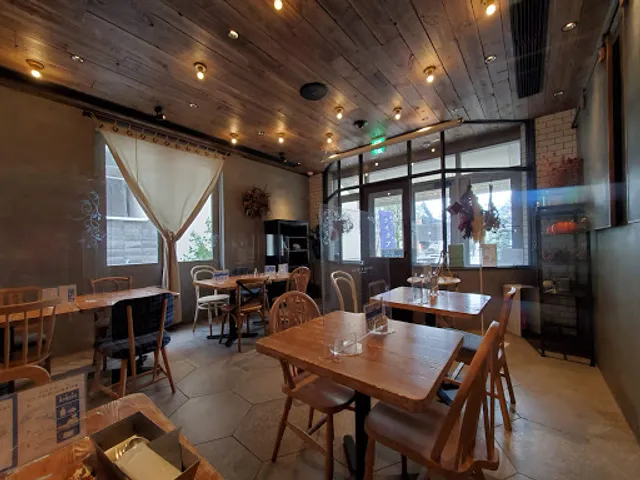 Oiseau Bleu Cafe Tree