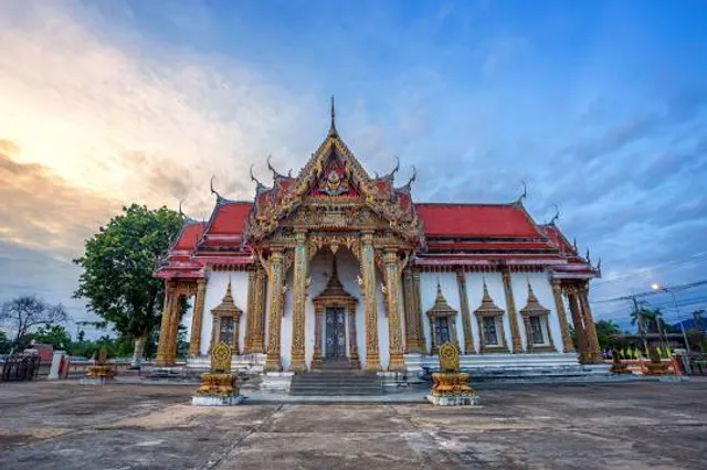 Wat Chula Manee, Ancient Temple Ruins - Rebuilt