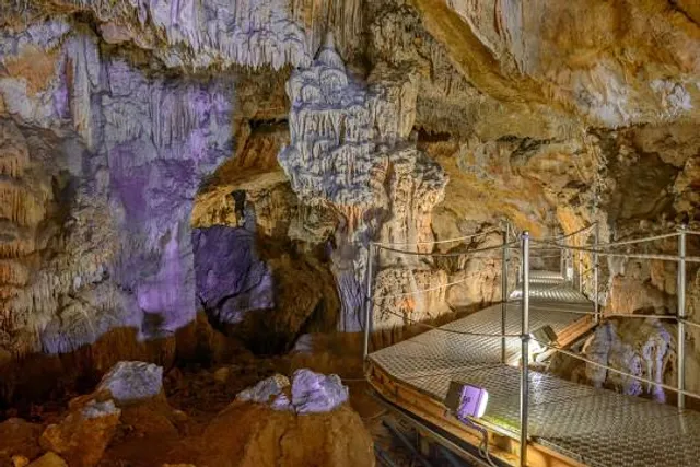 Sfendoni Cave in Zoniana