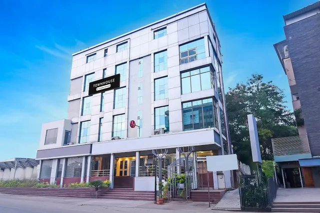 Super Townhouse JLN Marg formerly Ritz Residency