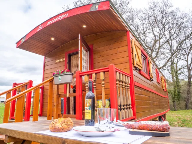 Gites et Roulottes au Domaine de la Trille