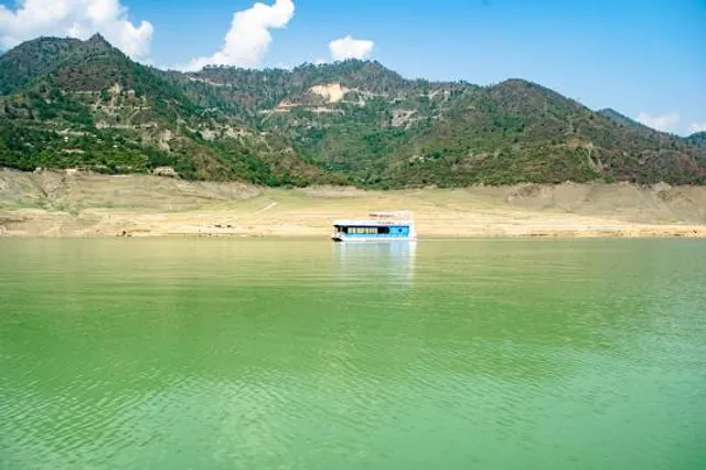 Tehri Lake Water Sports (Speed Boating)