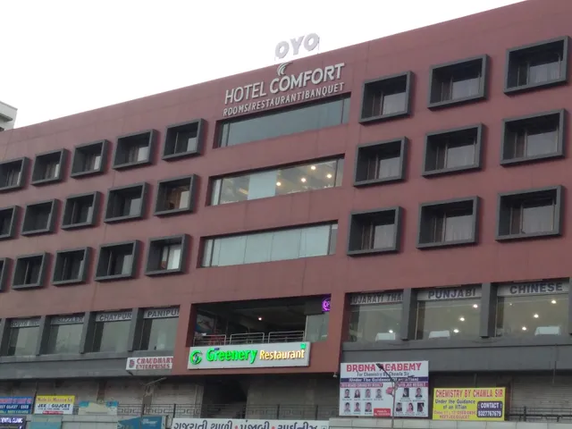 OYO 22869 CO Hotel