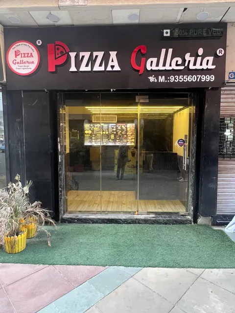 Pizza Galleria Baani Square
