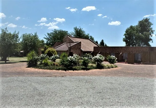 The Lazy Grape Guest Lodge & Spa