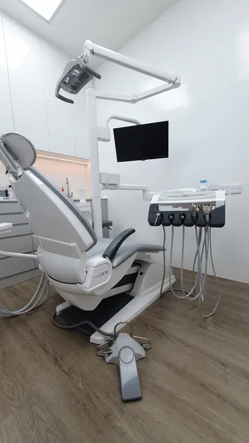 Clover Dental Surgery (Clementi Ave 5) - Wisdom Tooth Surgery | Dental Extractions | Teeth Whitening | Scaling & Polishing