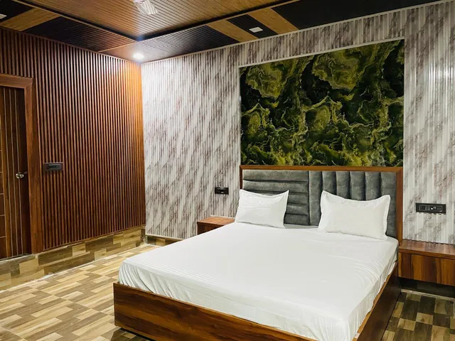 Hotel Shri Dauji Maharaj Palace