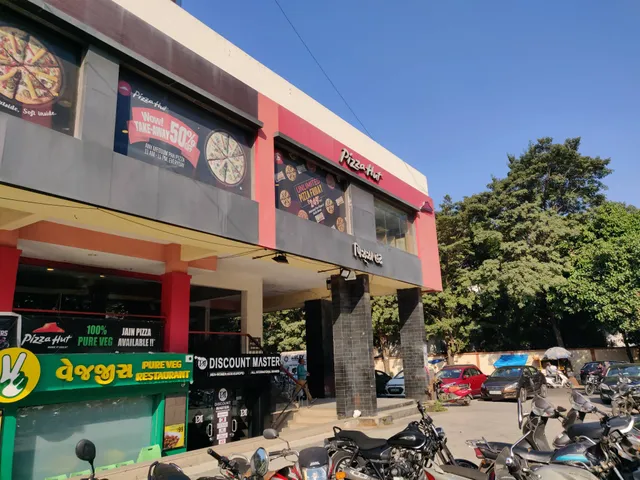 Pizza Hut | Tribhuvan, Surat